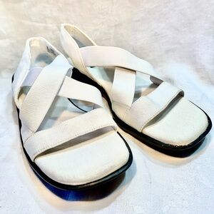 Mootsies Tootsies Women Classic white open toe sling heel stretchy material sz9M
